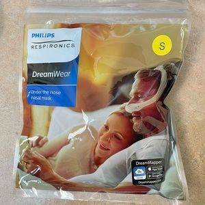 Dreamwear under the nose nasal mask (Small)